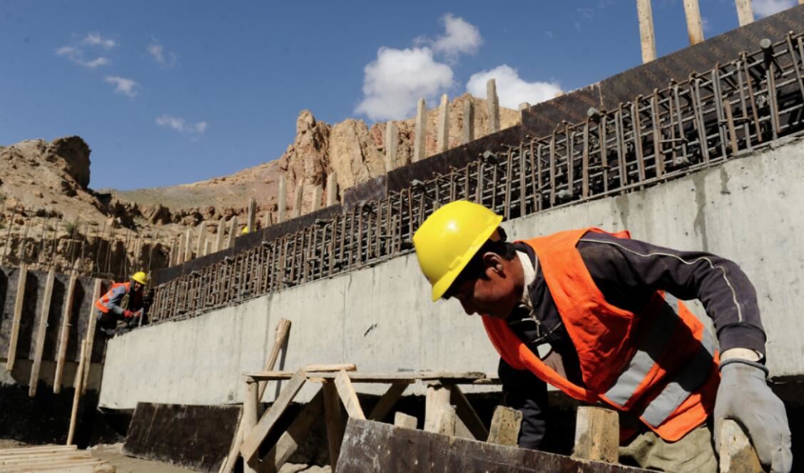 Tien grote contracten voor de bouw van overzeese infrastructuur gewonnen door...